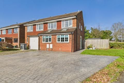 4 bedroom semi-detached house for sale, Jubilee Close, Pamber Heath, RG26