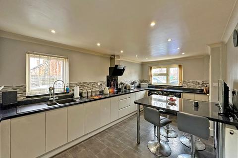 3 bedroom semi-detached house for sale, Lilac Drive, Wombourne, WV5