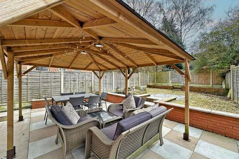 3 Lilac Drive, Wombourne, Wolverhampton, WV5 0DU