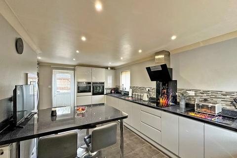 3 Lilac Drive, Wombourne, Wolverhampton, WV5 0DU