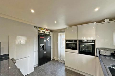 3 Lilac Drive, Wombourne, Wolverhampton, WV5 0DU