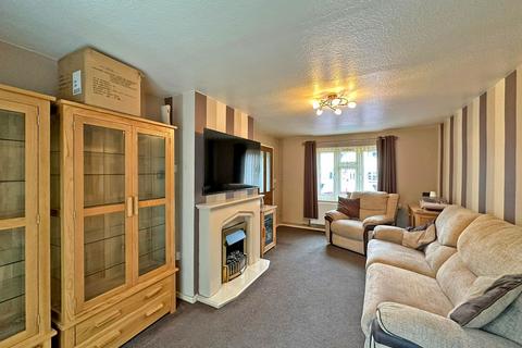 3 Lilac Drive, Wombourne, Wolverhampton, WV5 0DU