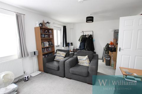 3 bedroom semi-detached house to rent, George Street, Ryde