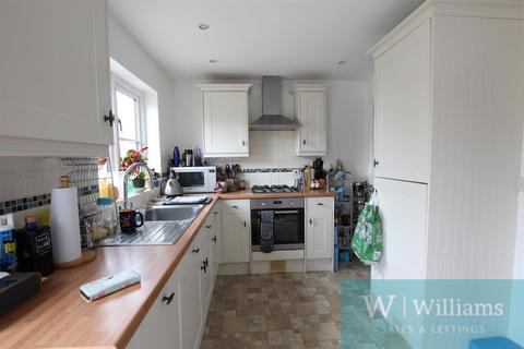 3 bedroom semi-detached house to rent, George Street, Ryde