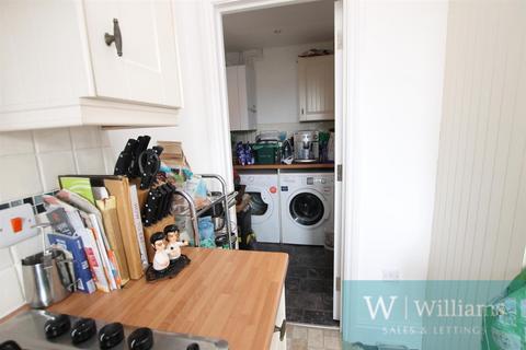 3 bedroom semi-detached house to rent, George Street, Ryde