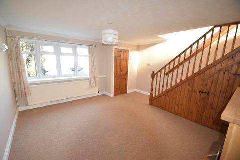 3 bedroom detached house to rent, Oak Avenue