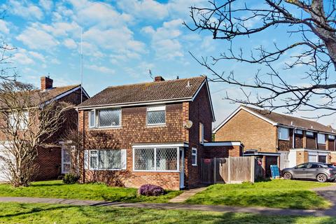 3 bedroom detached house for sale, Walton Road, Walton On The Naze, CO14 8