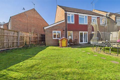 3 bedroom end of terrace house for sale, The Larches, Surrey GU21