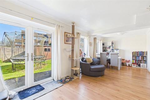 3 bedroom end of terrace house for sale, The Larches, Surrey GU21