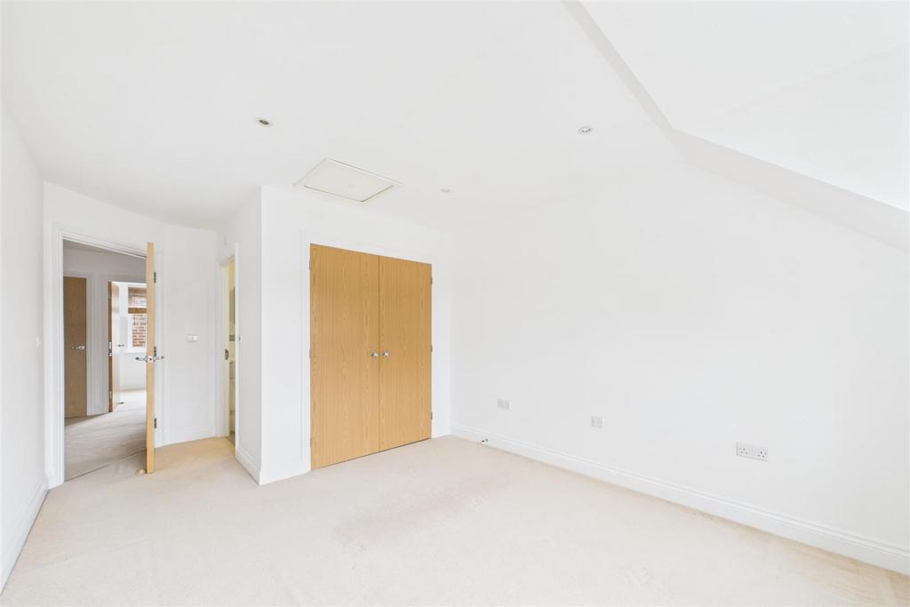 CAM01894 G0-PR0223-STILL007.jpg