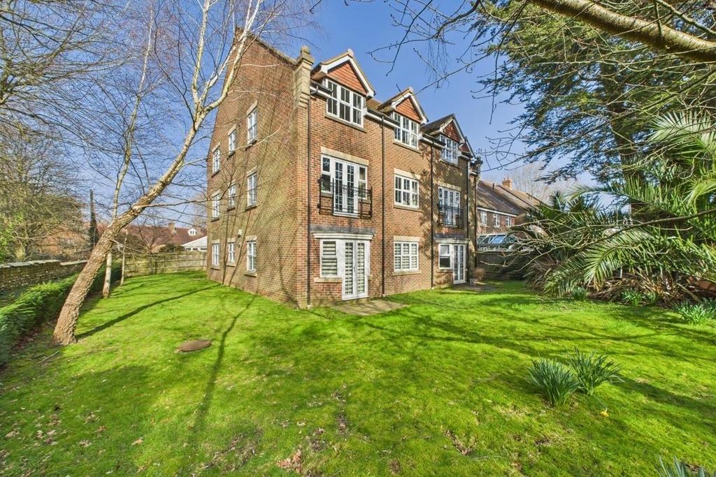 CAM01894 G0-PR0159-STILL013.jpg