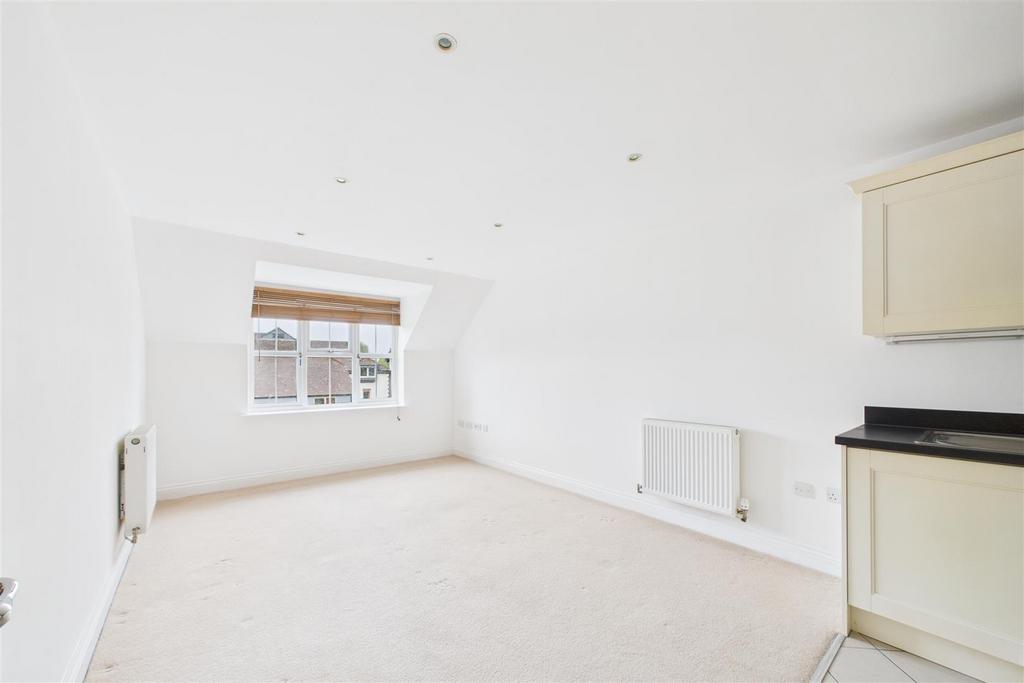 CAM01894 G0-PR0223-STILL001.jpg