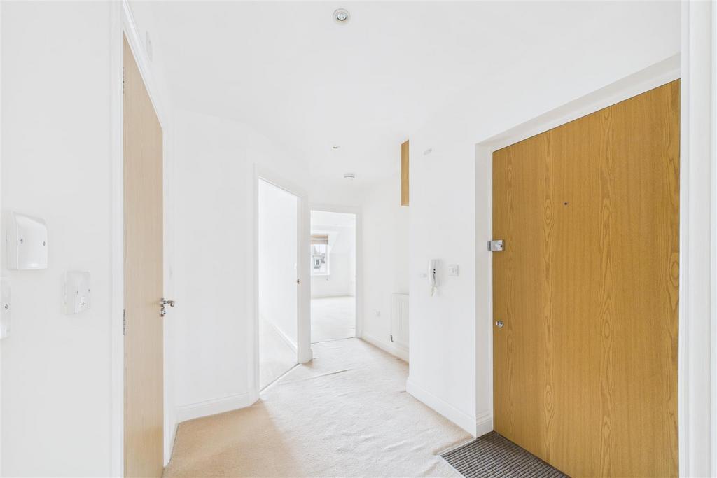 CAM01894 G0-PR0223-STILL011.jpg