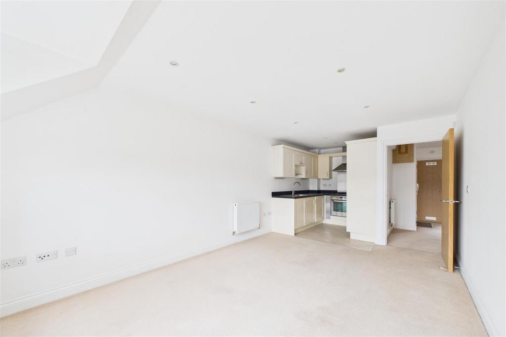 CAM01894 G0-PR0223-STILL002.jpg