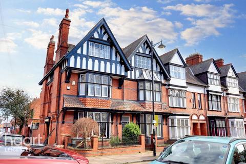 4 bedroom terraced house for sale, St James Road, Leicester