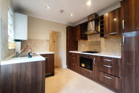 4 bedroom end of terrace house to rent, Ceres Road, London SE18