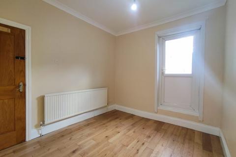 4 bedroom end of terrace house to rent, Ceres Road, London SE18