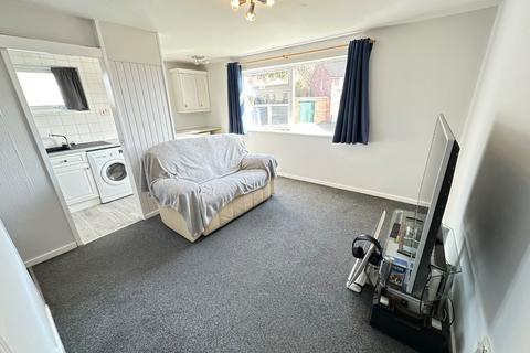 1 bedroom flat to rent, Dellfield Court, Handcross Road, Luton, Bedfordshire, LU2 8JJ