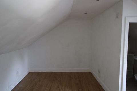 Studio to rent, Bushey, WD23