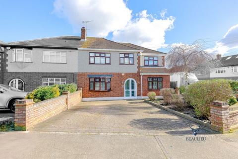 4 bedroom semi-detached house for sale, Romford RM1