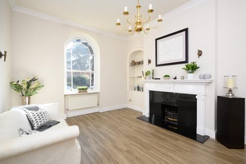 1 bedroom apartment for sale, Ellesmere Place, Weybridge, KT12