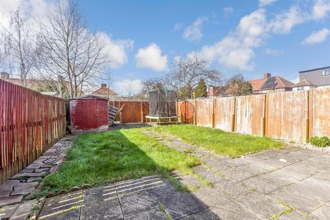 2 bedroom ground floor flat for sale, Grafton Road, Dagenham, Essex