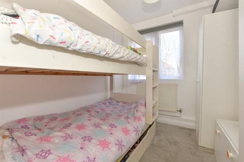 2 bedroom ground floor flat for sale, Grafton Road, Dagenham RM8