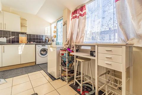 3 bedroom terraced house for sale, Ferndale Road, Swindon SN2