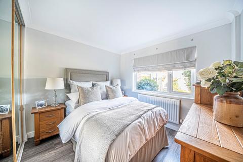 28 The Drive, Oakley, Basingstoke, RG23 7BA
