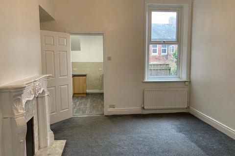 2 bedroom flat to rent, Miller Street, Gateshead NE8