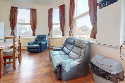 2 bedroom flat to rent, Brixton Water Lane, London, SW2