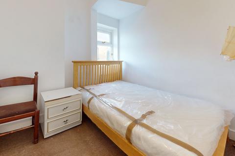 2 bedroom flat to rent, Brixton Water Lane, London, SW2