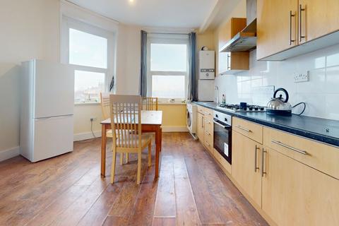 2 bedroom flat to rent, Brixton Water Lane, London, SW2