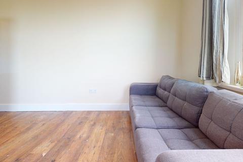 2 bedroom flat to rent, Brixton Water Lane, London, SW2