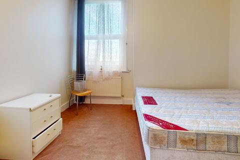 2 bedroom flat to rent, Brixton Water Lane, London, SW2