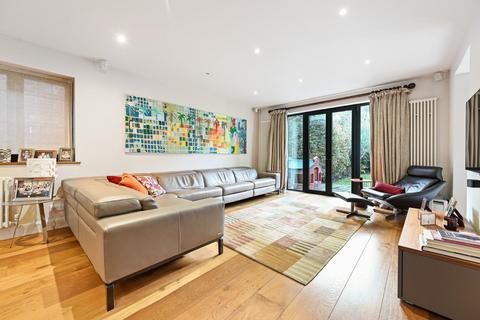 72 Wykeham Road, London, NW4 2ST