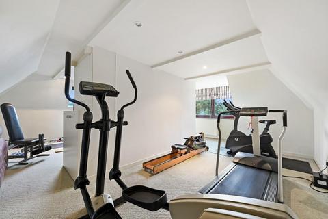 72 Wykeham Road, London, NW4 2ST