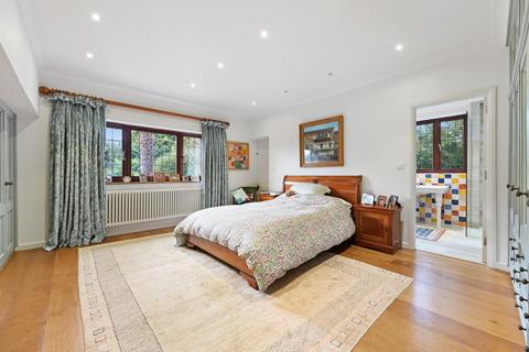 72 Wykeham Road, London, NW4 2ST