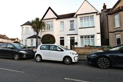 3 bedroom semi-detached house to rent, Days Lane, Sidcup DA15