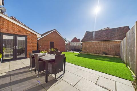 11 Glover Crescent, Arborfield Green, Reading, RG2 9TW