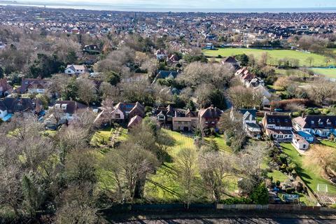 6 bedroom detached house for sale, Chestnut Avenue, Moor Park, L23