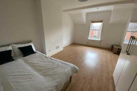 Studio to rent, Wilbraham Road, Chorlton, Manchester