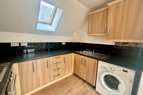 2 bedroom flat to rent, Oaklands Place, Gipton, Leeds, West Yorkshire, LS8