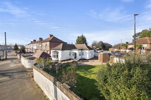 2 bedroom detached bungalow for sale, Spring Grove Road, Hounslow TW3