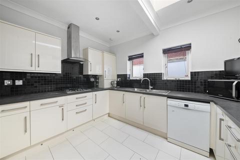 2 bedroom detached bungalow for sale, Spring Grove Road, Hounslow TW3