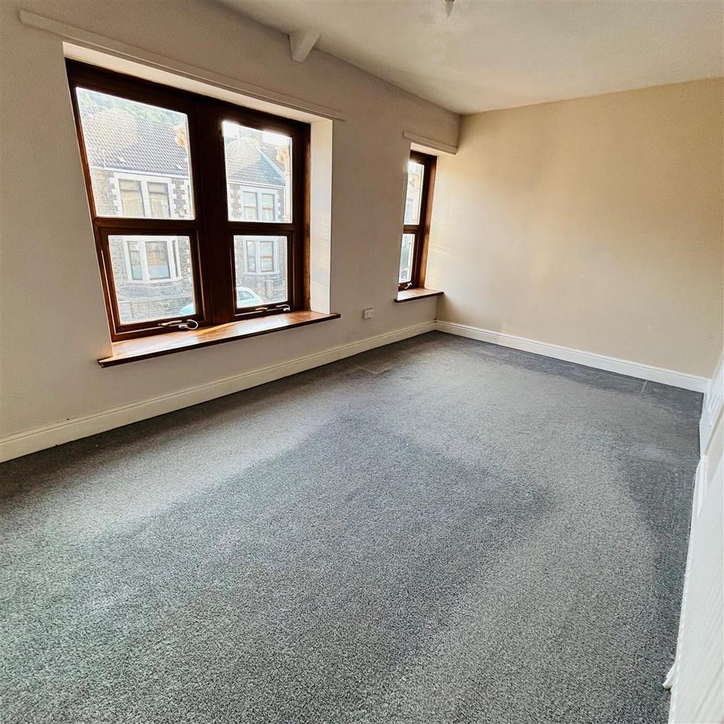 Bedroom 1.jpg