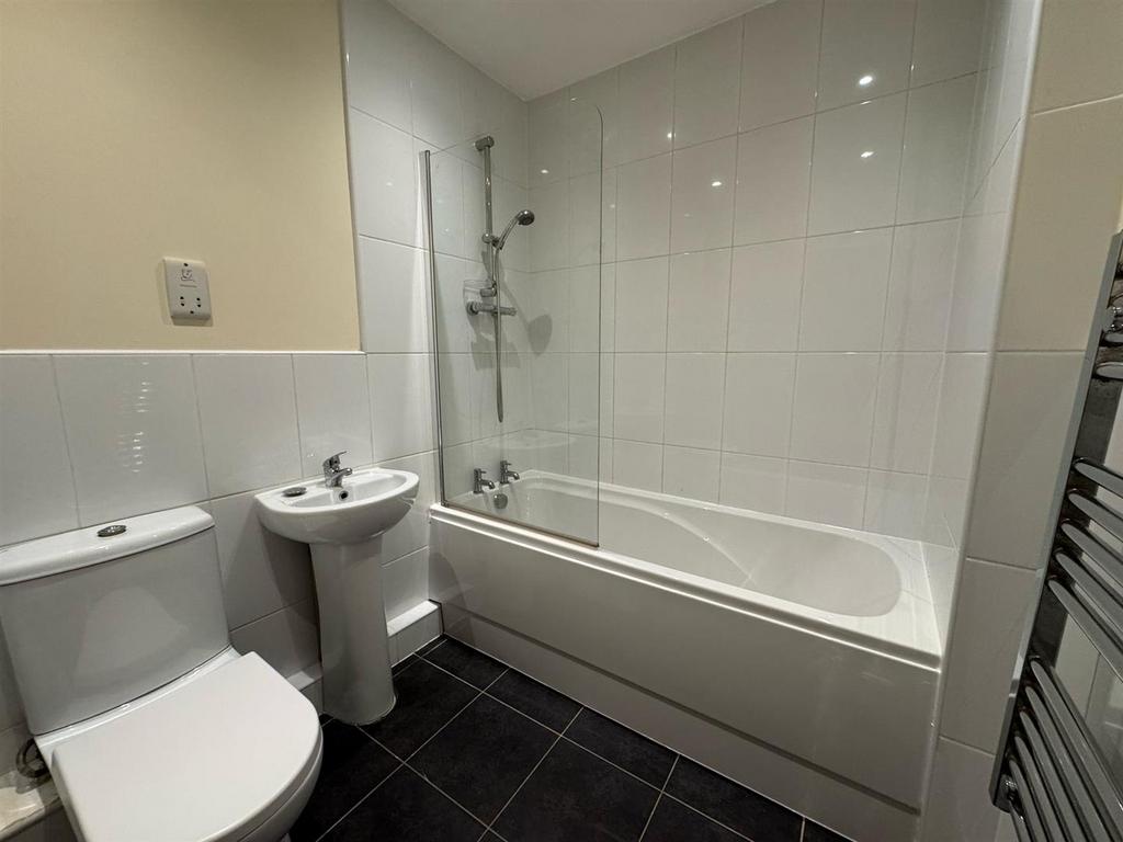 BATHROOM 3.jpeg