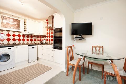 2 bedroom apartment for sale, Woodbury Court, Farley Hill RG7