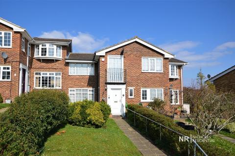 16 Leas Close, Chessington, KT9 2EQ