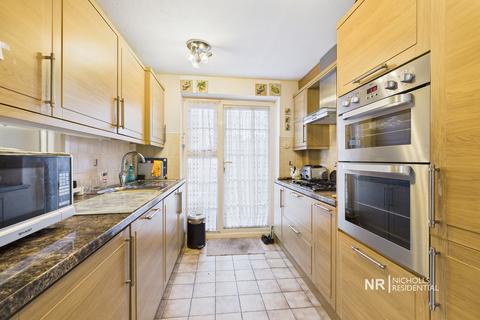 16 Leas Close, Chessington, KT9 2EQ